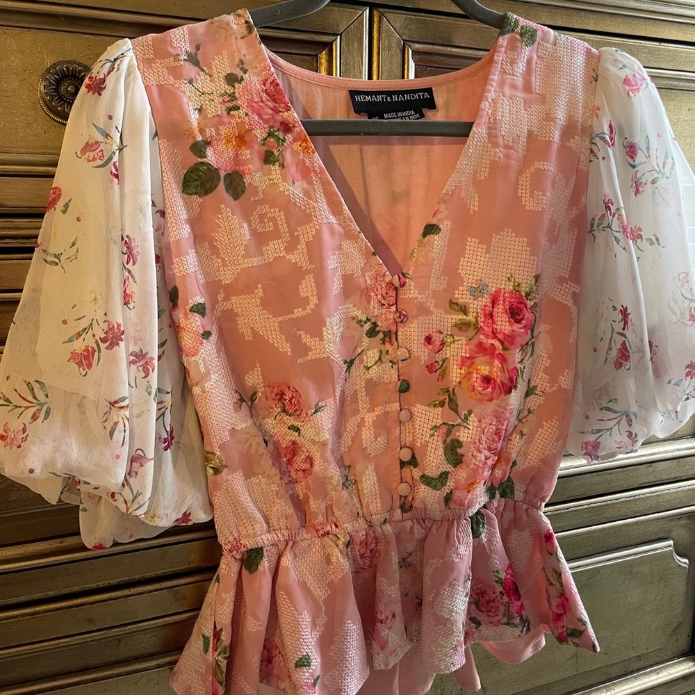Floral top 🌸
